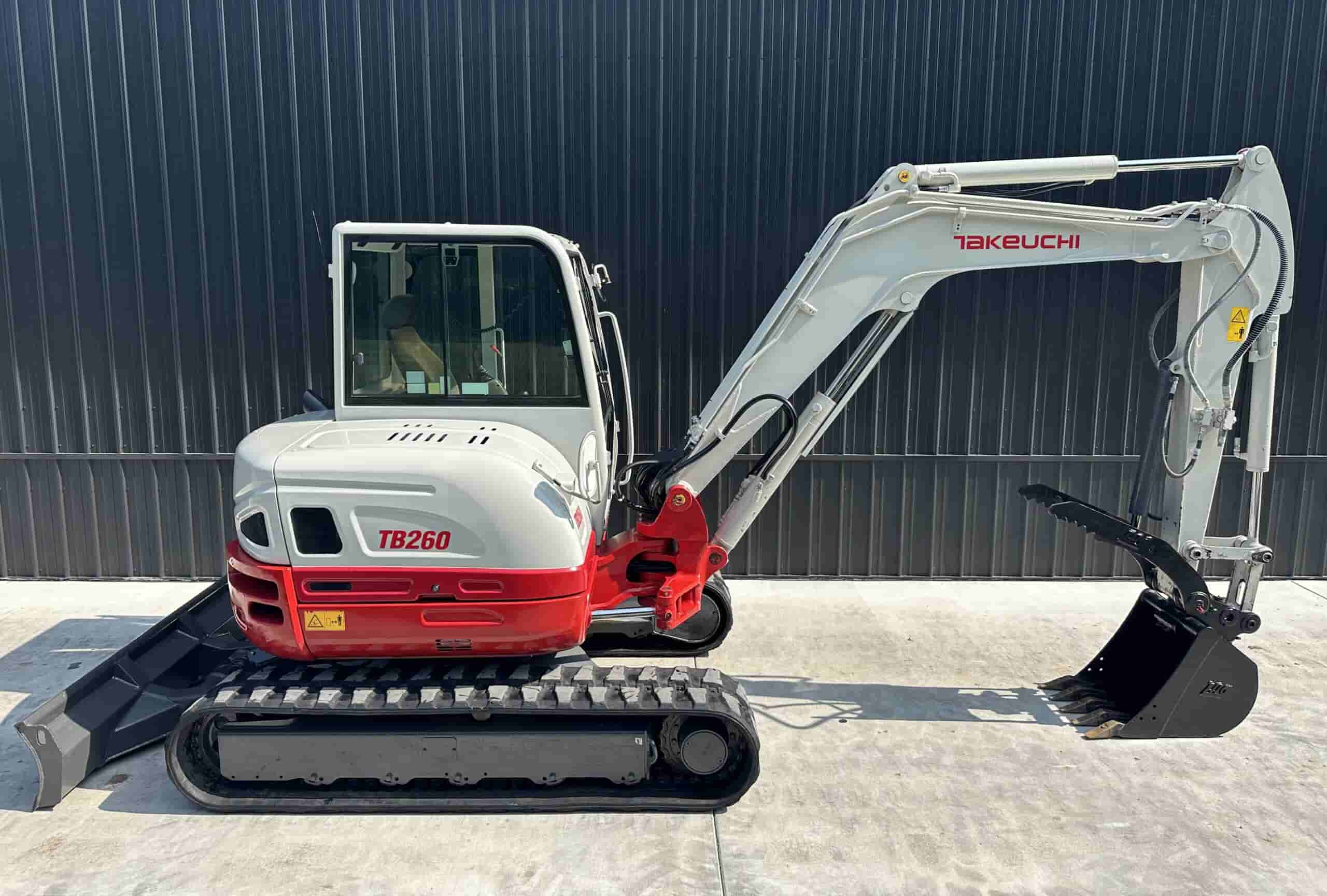 2017 Takeuchi TB260
